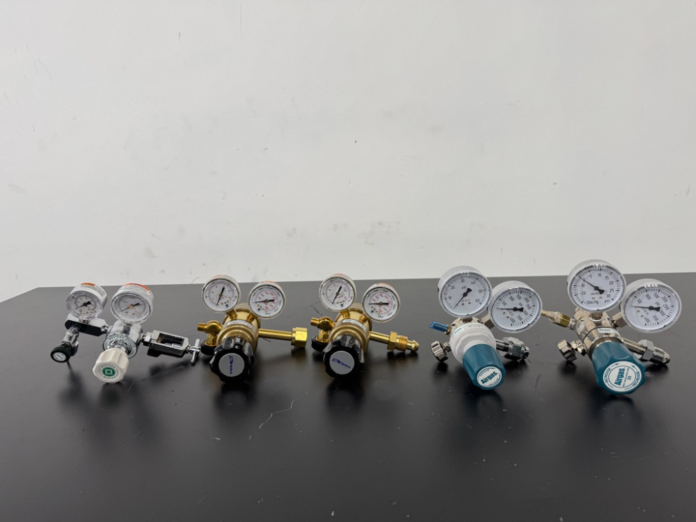 Image of Lot Of Pressure Regulators - Quantity 5